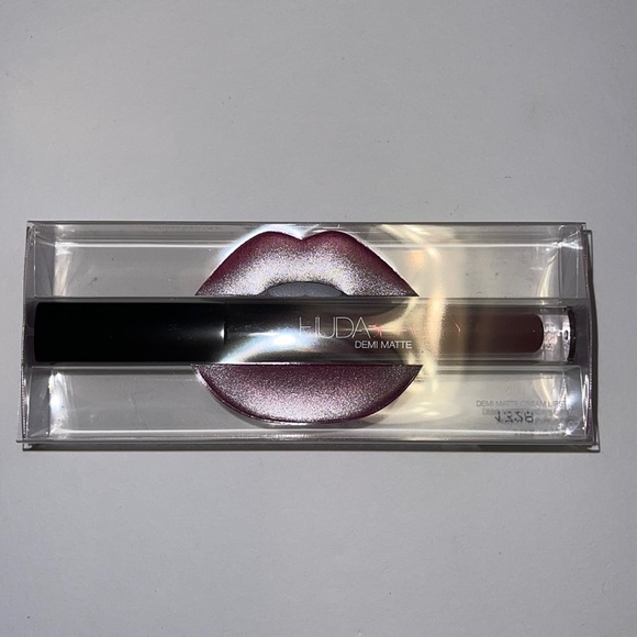 HUDA BEAUTY Other - HUDA Beauty Demi Matte Cream Lipstick in BAWSE